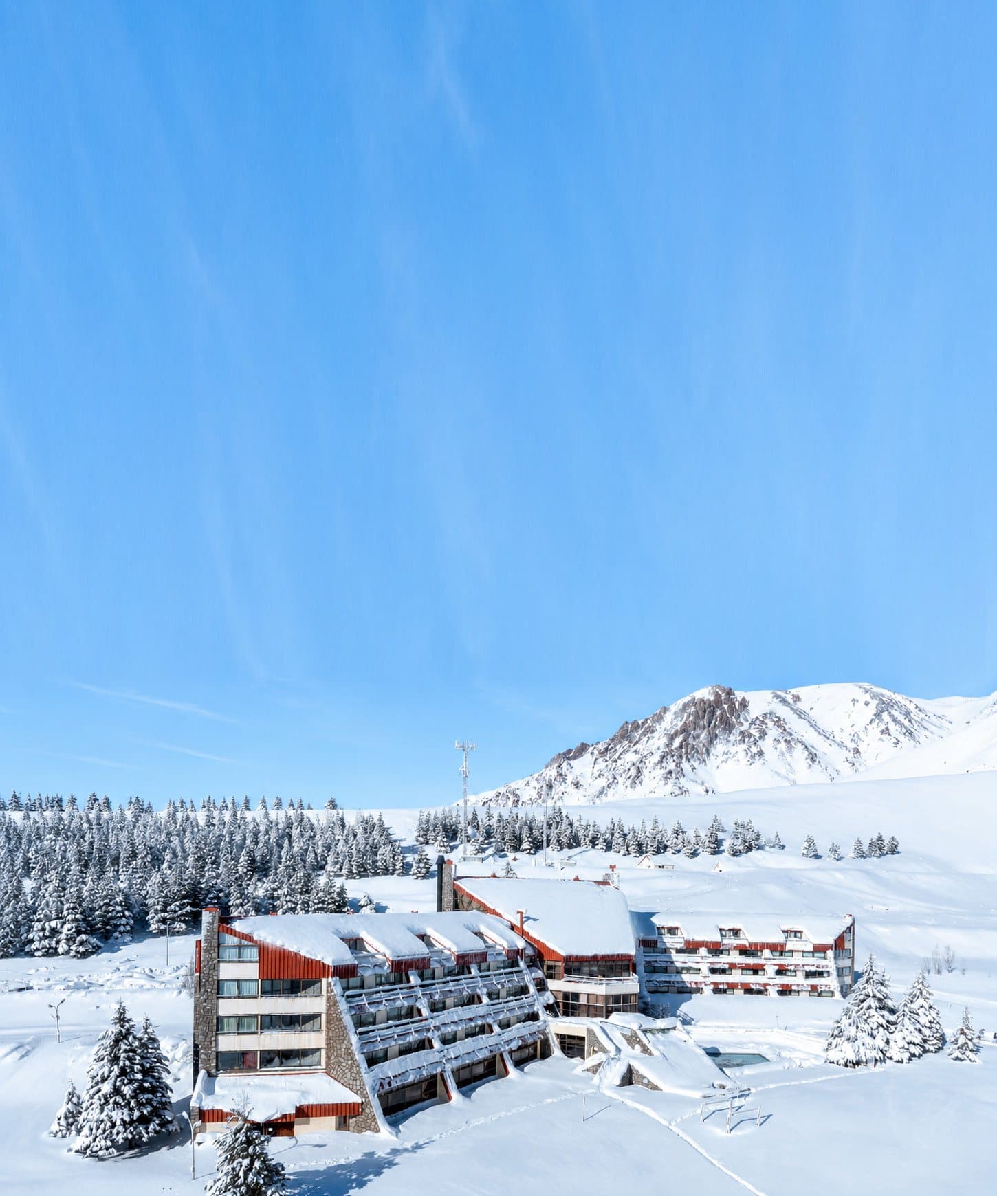 Hotel Piscis under fresh snow in Las Leñas